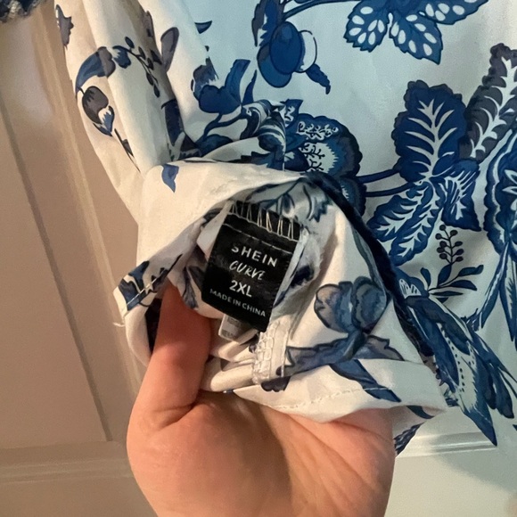 SHEIN Blue and White Floral Blouse - Picture 4 of 4